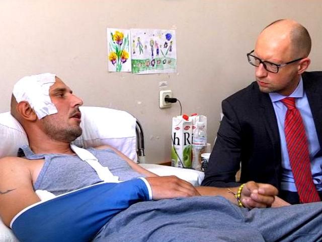 Військові у зоні АТО пересуваються на шкільних автобусах – це ж братські могили, — боєць Військові у зоні АТО пересуваються на шкільних автобусах – це ж братські могили, — боєць