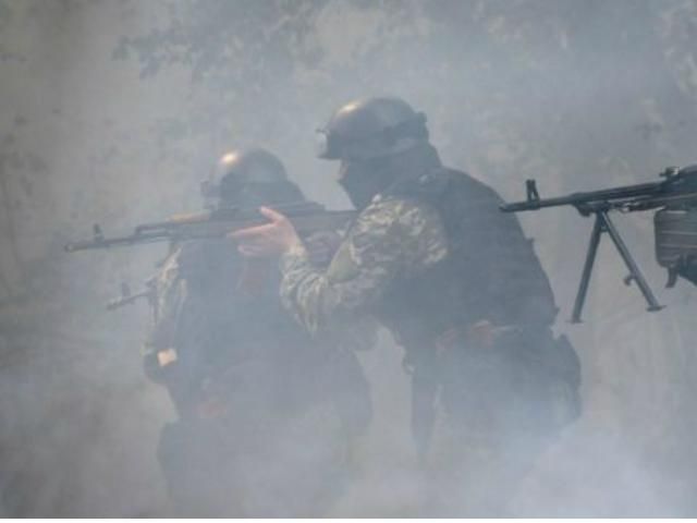 Терористи намагаються вирватись з кільця, яке затискається навколо них, — прес-центр АТО Терористи намагаються вирватись з кільця, яке затискається навколо них, — прес-центр АТО