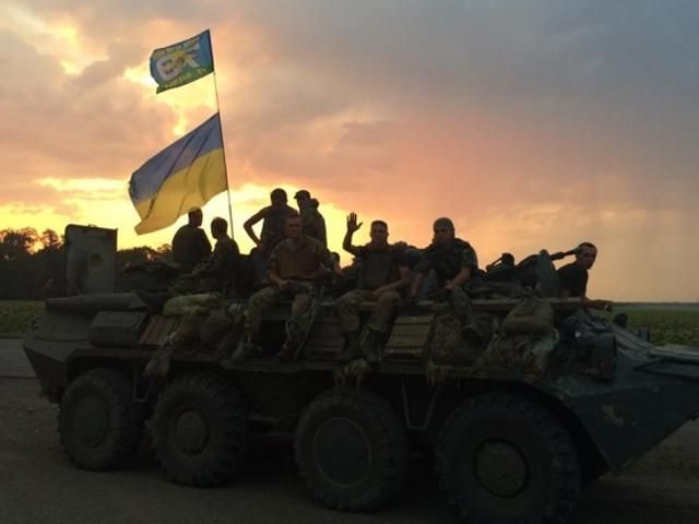 Сили АТО знищили три блокпости терористів, РФ продовжує обстріли Сили АТО знищили три блокпости терористів, РФ продовжує обстріли