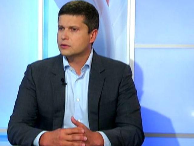 Якщо гуманітарний конвой йде з військовими - армія зобов'язана його атакувати, — УДАРівець Якщо гуманітарний конвой йде з військовими - армія зобов'язана його атакувати, — УДАРівець