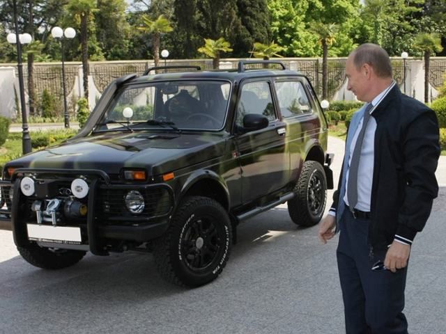 Російським чиновникам заборонять їздити на авто з "недружніх країн"