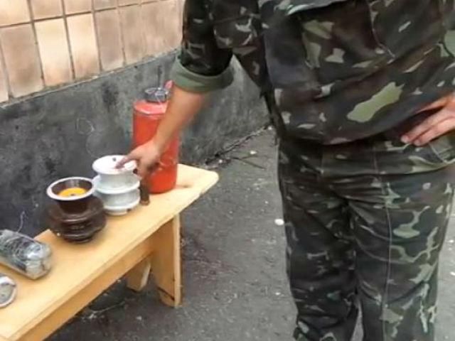 Військові продемонстрували саморобні міни сепаратистів (Відео)
