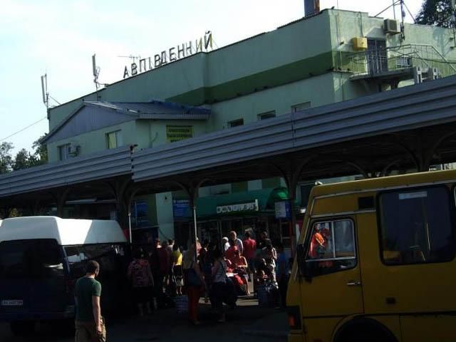 ФОТО ДНЯ: Донеччани масово покидають місто ФОТО ДНЯ: Донеччани масово покидають місто