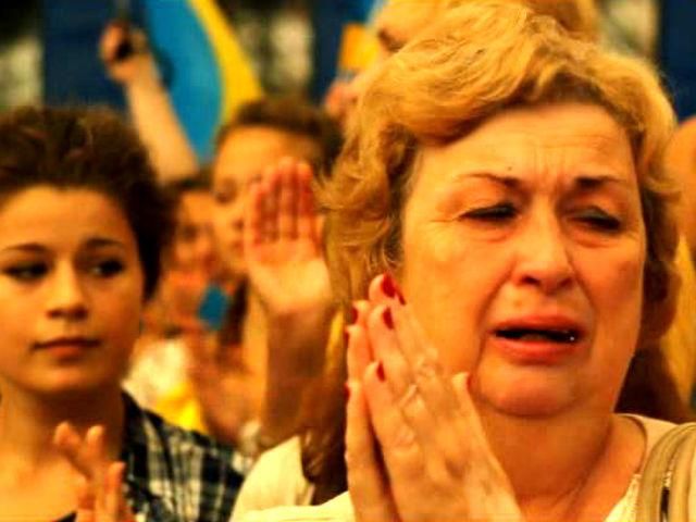 Во Львове со слезами и криками "Слава!" встречали военных из зоны АТО (Видео)