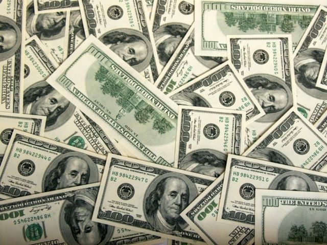 Доллар рекордно вырос - курсы валют на 12 августа
