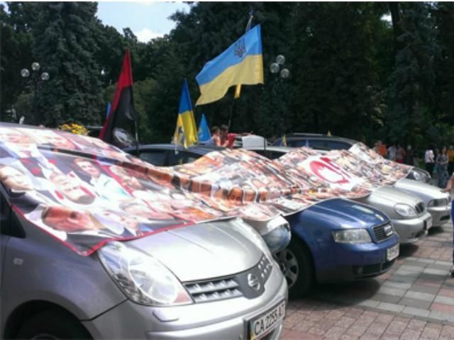 Під Радою сталася сутичка між автомайданівцями та правоохоронцями