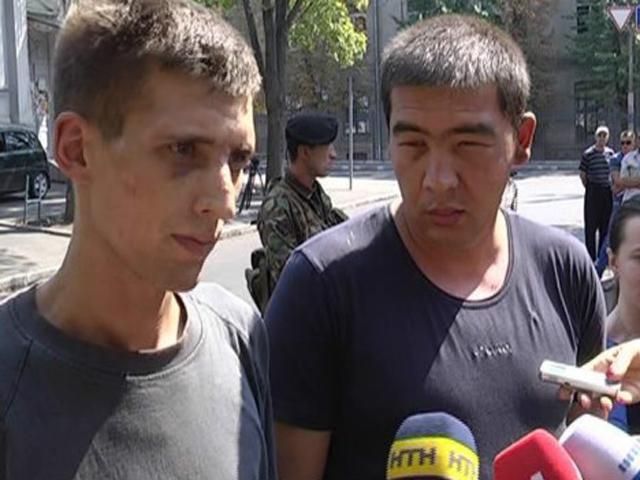 Силы АТО в Харькове передали консульству РФ двух россиян Силы АТО в Харькове передали консульству РФ двух россиян