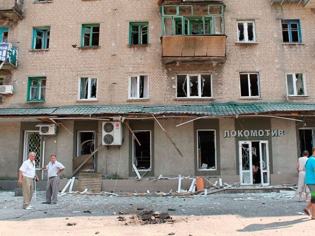В Ясиноватой в результате обстрела разрушены жилые кварталы (Фото) (Видео)