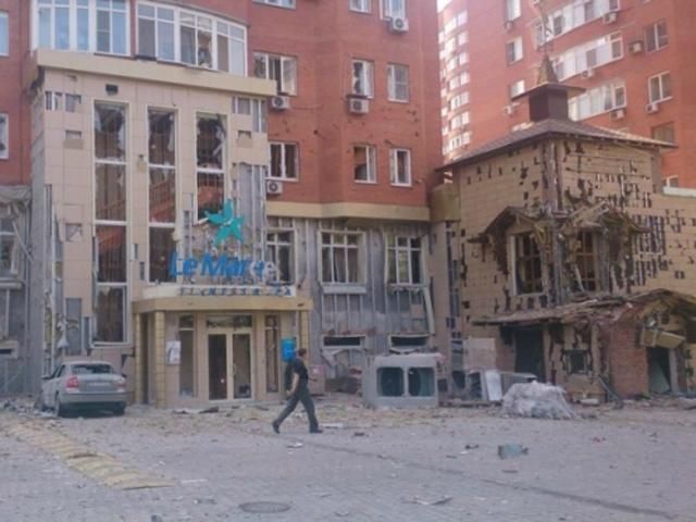 Донецк провел ночь во взрывах: 5 пострадавших