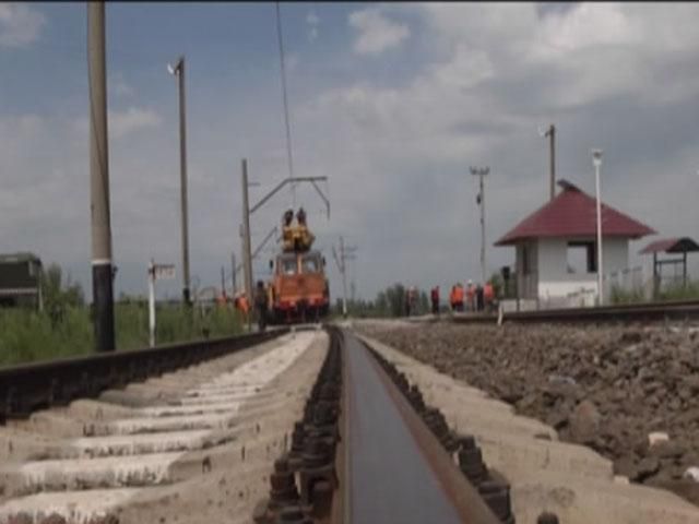 Припинено рух поїздів через три станції на Донеччині Припинено рух поїздів через три станції на Донеччині