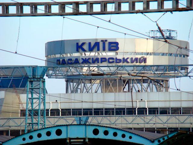 Через повідомлення про мінування з київського вокзалу евакуювали 680 людей