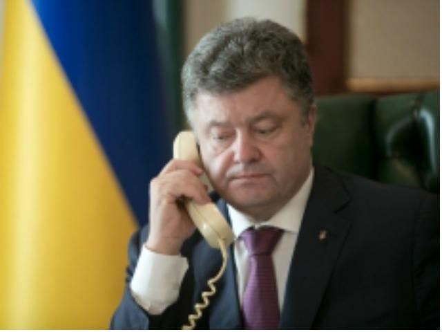 Порошенко повідомив Байдену про ситуацію довкола гуманітарної місії Порошенко повідомив Байдену про ситуацію довкола гуманітарної місії