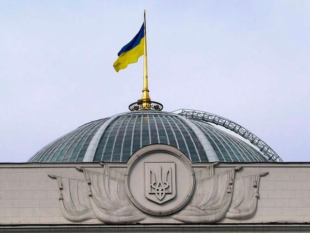 Под Радой уже собрался митинг (Фото) Под Радой уже собрался митинг (Фото)