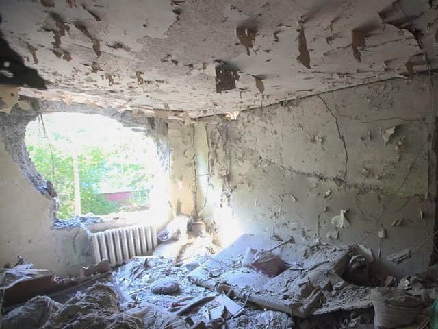 Разбомбленный Донецк: у людей отобрали жизнь и жилье (Фото)