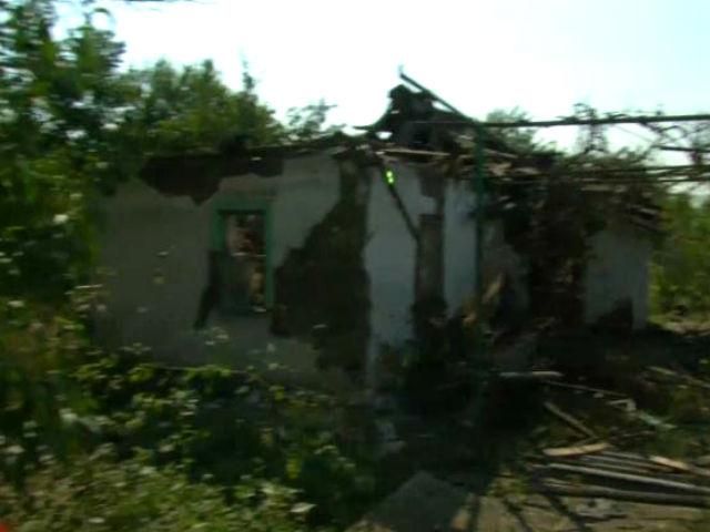 Донецкая область в разрухе: террористы продолжают обстрел мирных жителей (Видео) Донецкая область в разрухе: террористы продолжают обстрел мирных жителей (Видео)