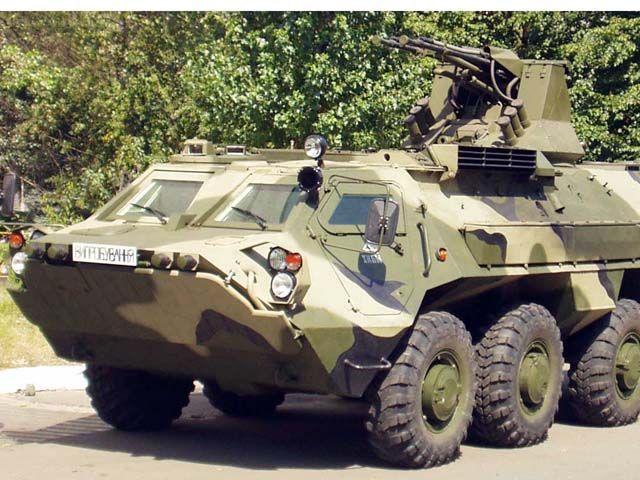 Колонна российских БТРов пересекла границу Украины, — журналисты Колонна российских БТРов пересекла границу Украины, — журналисты