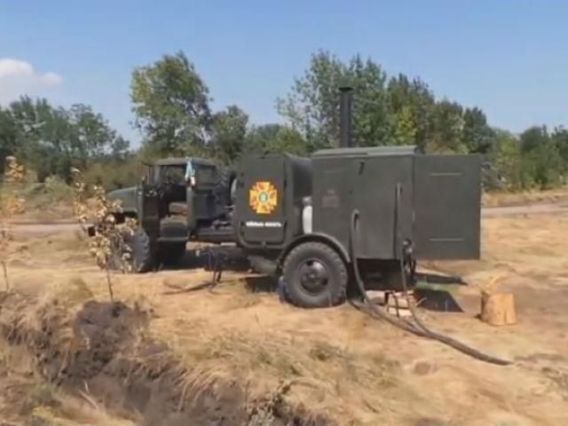 Бойцы МЧС привезли мобильную баню для бойцов АТО