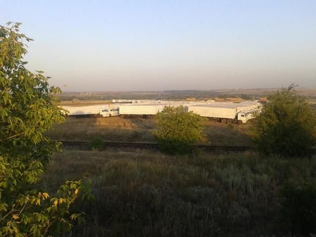 Российская "гуманитарка" оформляется под границей на территории РФ Российская "гуманитарка" оформляется под границей на территории РФ