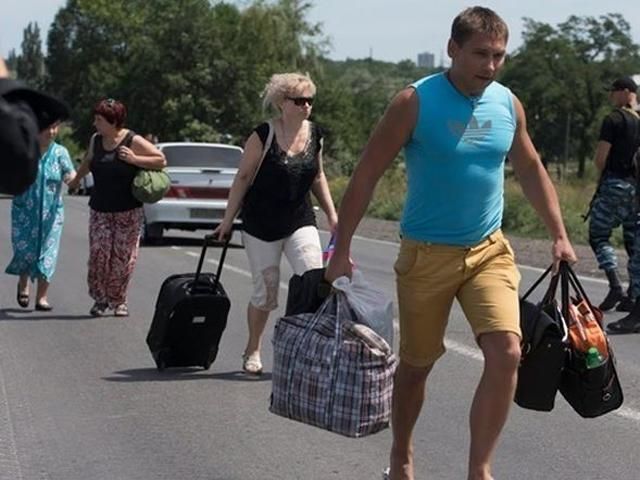 З зони АТО та Криму переселено більше 105 тис людей, — ДСНС