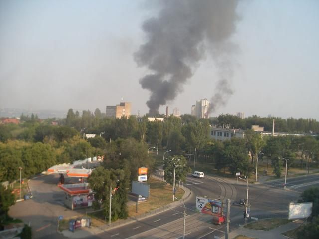 В Донецке — крайне напряженная ситуация, звучат залпы и взрывы