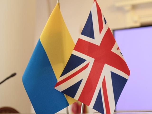 Великобританія надіслала 180 комплектів бронежилетів та касок українським бійцям