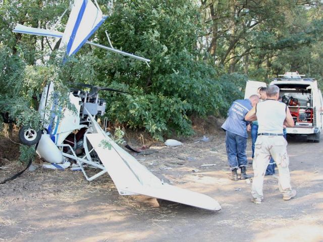 На Дніпропетровщині розбився двомісний літак: двоє людей тяжко травмовані, — ДСНС (Фото) На Дніпропетровщині розбився двомісний літак: двоє людей тяжко травмовані, — ДСНС (Фото)