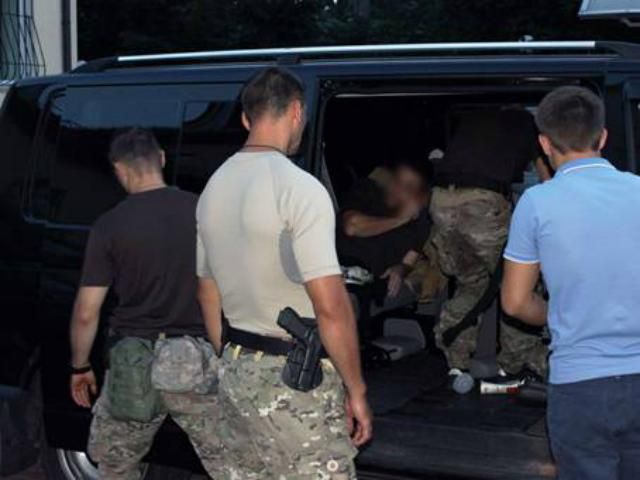 Офіцера Управління держохорони звільнили з полону терористів (Фото)