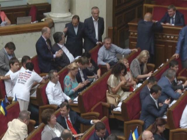 Украинский парламент принял санкции против России, в РФ думают, как на это ответить