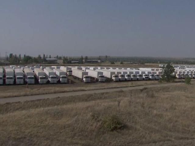 Российская "гуманитарка" стоит возле украинской границы (Видео)