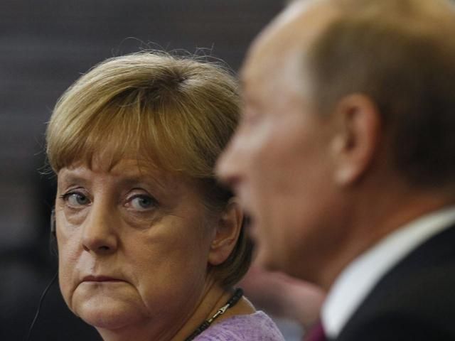 Меркель вимагає від Путіна пояснень через заяву терористів про "підкріплення для бойовиків ДНР"