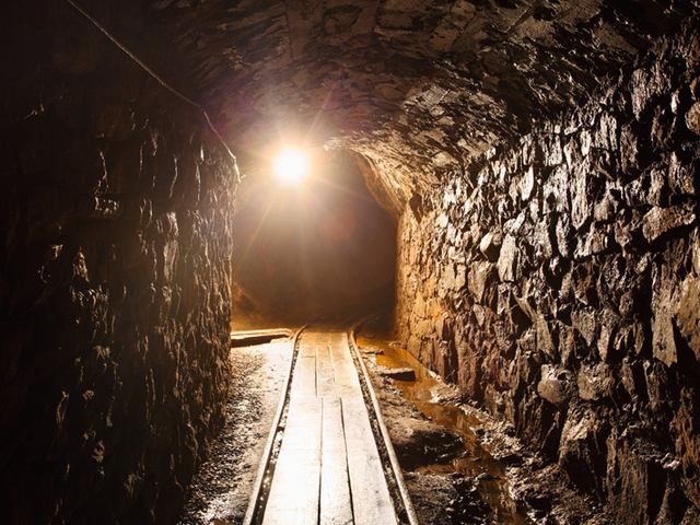 Через бої поблизу Горлівки знеструмлено 2 шахти: 9 гірників залишилось під землею 