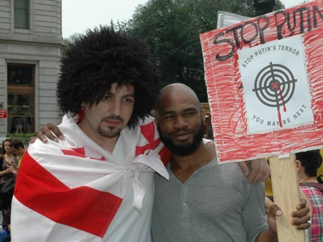 В США прошли марши единства против "путинского терроризма" В США прошли марши единства против "путинского терроризма"