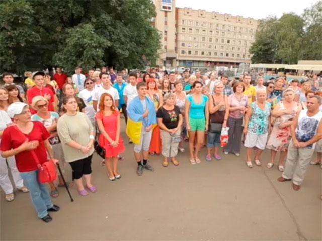 ВИДЕО ДНЯ: в Славянске выкрикивают "Слава Украине!" и хотят снести Ленина ВИДЕО ДНЯ: в Славянске выкрикивают "Слава Украине!" и хотят снести Ленина