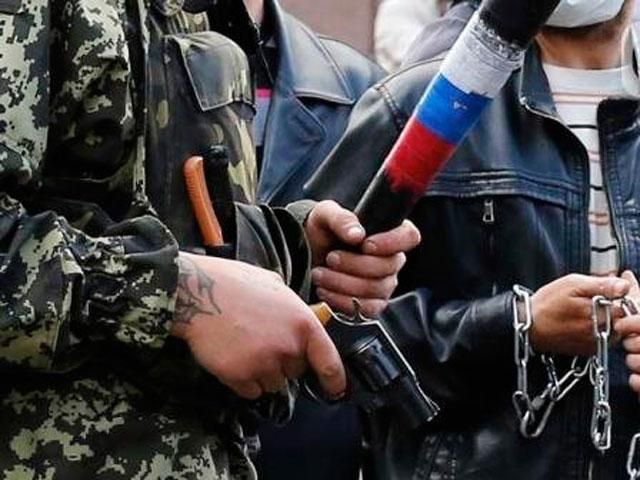 Терористи взяли в полон людей, яких запросили на перемовини, — прес-центр АТО Терористи взяли в полон людей, яких запросили на перемовини, — прес-центр АТО