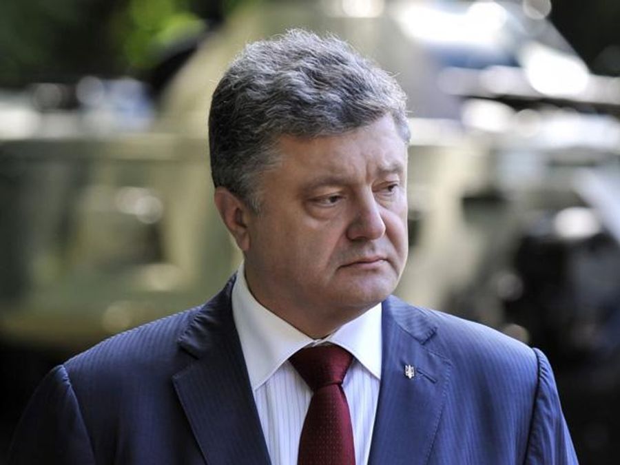 Порошенко расширил права милиционеров в зоне проведения АТО Порошенко расширил права милиционеров в зоне проведения АТО