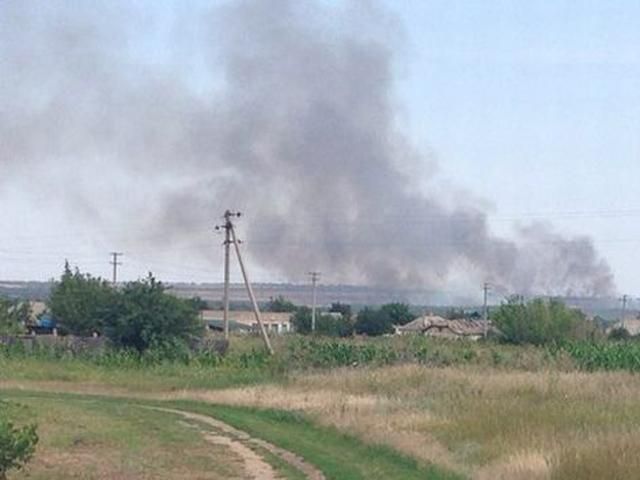 Терористи штурмують блокпост біля Мар'їнки Терористи штурмують блокпост біля Мар'їнки