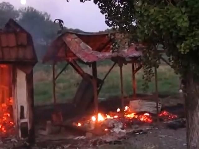 Россия практически полностью разрушила пункт пропуска "Успенка" в Донецкой области (Видео) Россия практически полностью разрушила пункт пропуска "Успенка" в Донецкой области (Видео)