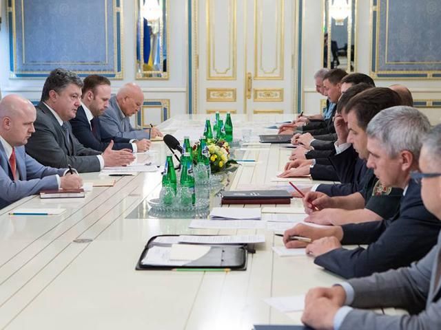 Порошенко наголосив на необхідності перегрупування сил АТО Порошенко наголосив на необхідності перегрупування сил АТО