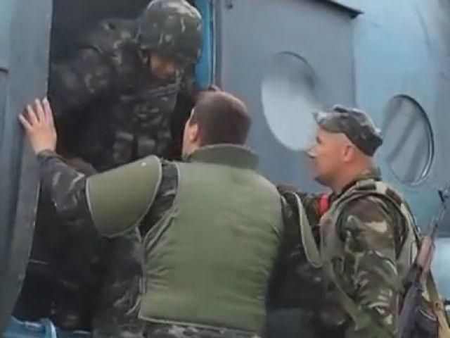 Щодня герої в зоні АТО йдуть на ризик, рятуючи життя своїх побратимів Щодня герої в зоні АТО йдуть на ризик, рятуючи життя своїх побратимів