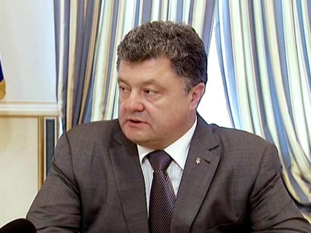 Наступ українських сил триває, хоч і проводиться надто дорогою ціною, — Порошенко