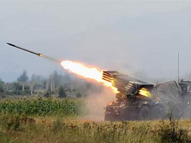 З території РФ продовжуються обстріли з "Градів" і мінометів позицій сил АТО З території РФ продовжуються обстріли з "Градів" і мінометів позицій сил АТО