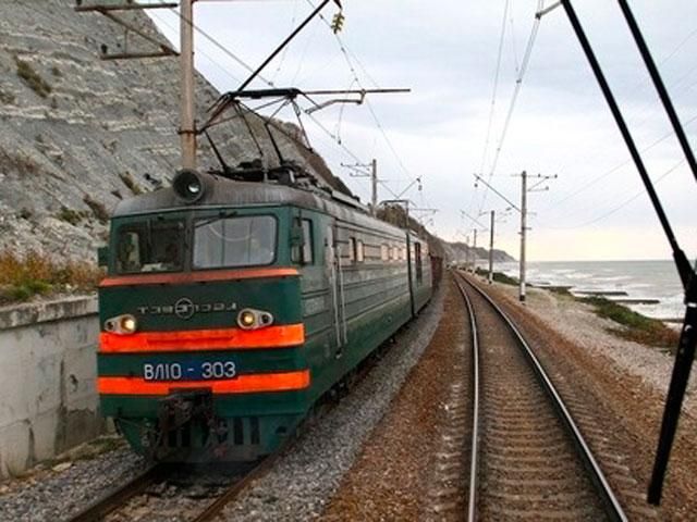 До Сочі через замикання на залізниці не можуть дістатися 35 пасажирських поїздів До Сочі через замикання на залізниці не можуть дістатися 35 пасажирських поїздів