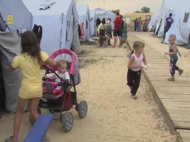 Біженці з Донбасу обживають табір для переселенців під Ростовом (Відео)