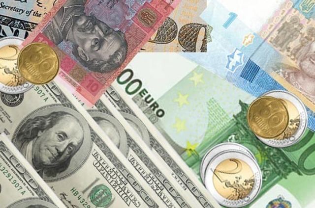 Долар та євро подешевшали — курси валют на 19 серпня