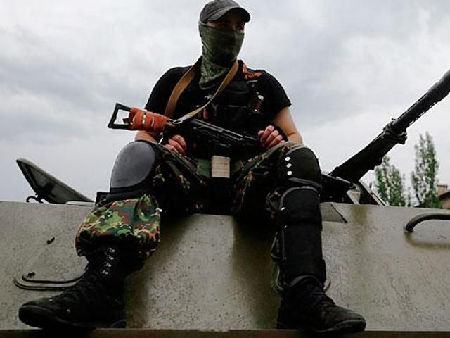 Терористи не дають забрати тіла вбитих ними переселенців на Луганщині