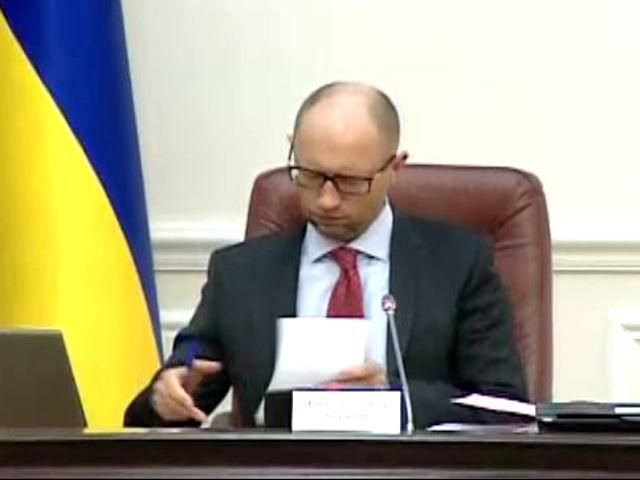 Если на Западе покупают бумаги в гривнах, значит верят в украинскую экономику, — Яценюк Если на Западе покупают бумаги в гривнах, значит верят в украинскую экономику, — Яценюк