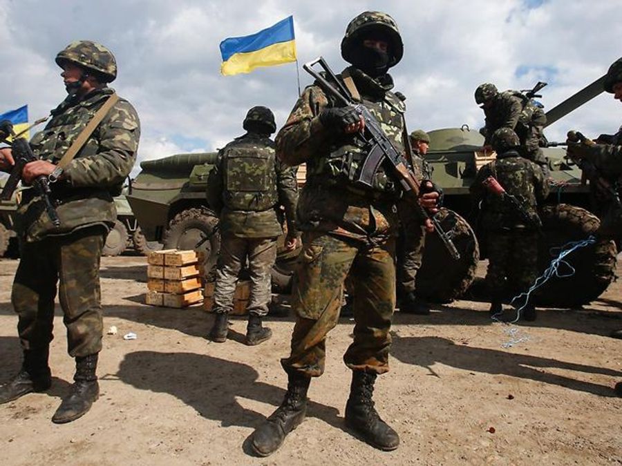 Силы АТО уничтожили живую силу и военную технику террористов в районе Иловайска Силы АТО уничтожили живую силу и военную технику террористов в районе Иловайска