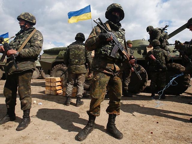 Силы АТО уничтожили живую силу и военную технику террористов в районе Иловайска