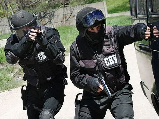 СБУ затримала двох інформаторів терористів "ЛНР" СБУ затримала двох інформаторів терористів "ЛНР"