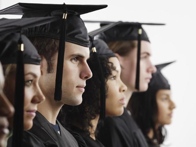 Правительство разрешило крымским студентам-контрактникам закончить учебный год за счет бюджета Правительство разрешило крымским студентам-контрактникам закончить учебный год за счет бюджета